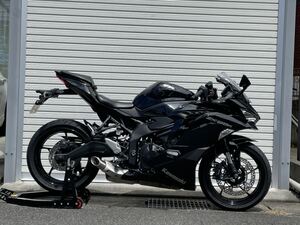 ニンジャ ninja ZX25R 3000km 女性1オーナー 純正クイックシフター スライダー レーシングスタンド付き 自賠責保険付き 静岡中部