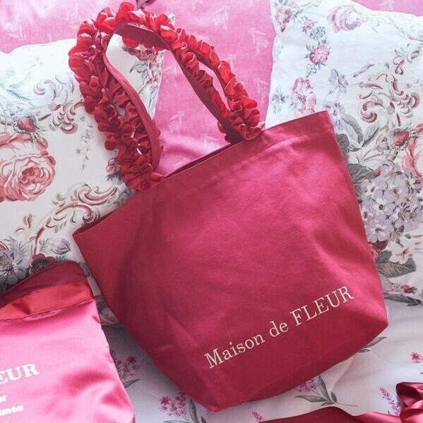 Maison de FLEUR 帆布フリルハンドルトートMバッグRouge