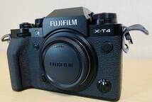【送料無料】FUJIFILM 富士フィルム X-T4 ミラーレス 一眼カメラ ボディ ブラック　撮影枚数:2325枚【美品】_画像2