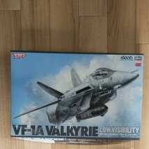 ハセガワ 超時空要塞マクロス VF-1A バルキリー ロービジビリティ 1/48スケール プラモデル 65871_画像1