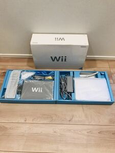 Nintendo Wii RVL-S-WD ニンテンドー　wii 本体　極美品