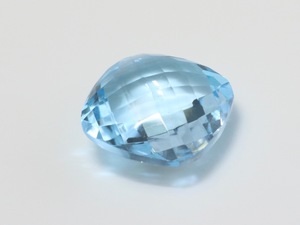 ダブルチェッカーボードカット ブルートパーズ 15.09ct クッションシェイプ 1辺15mm