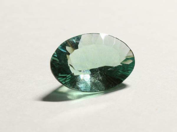 コンケイブカット フローライト オーバル 大きさ約13.8x10.0x6.2mm前後 重さ約5.23ct