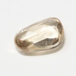 変型ローズカット サファイヤ 重さ0.95ct 大きさ約7.4x5.2x2.4mm