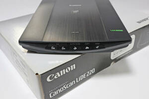 ※中古美品　Canon CanoScan LiDE 220 フラットベッドスキャナー、元箱有、