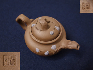 中国 煎茶道具 紫泥 梅 彫刻 急須 その２ 11.8cm 中国美術 朱泥 紫砂 唐物 古玩 印有り 茶道具 宜興