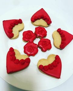 アイシングクッキー（赤い薔薇のドレスと赤い薔薇）