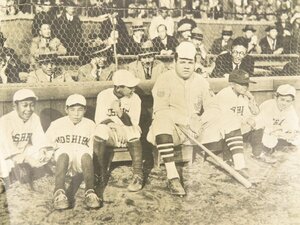 昭和9年/ベーブルース 甲子園グラウンドにて【ボール・ボーイに囲まれた愛嬌者ベーブ・ルース君】時事写真新報社 /検戦前野球古写真資料