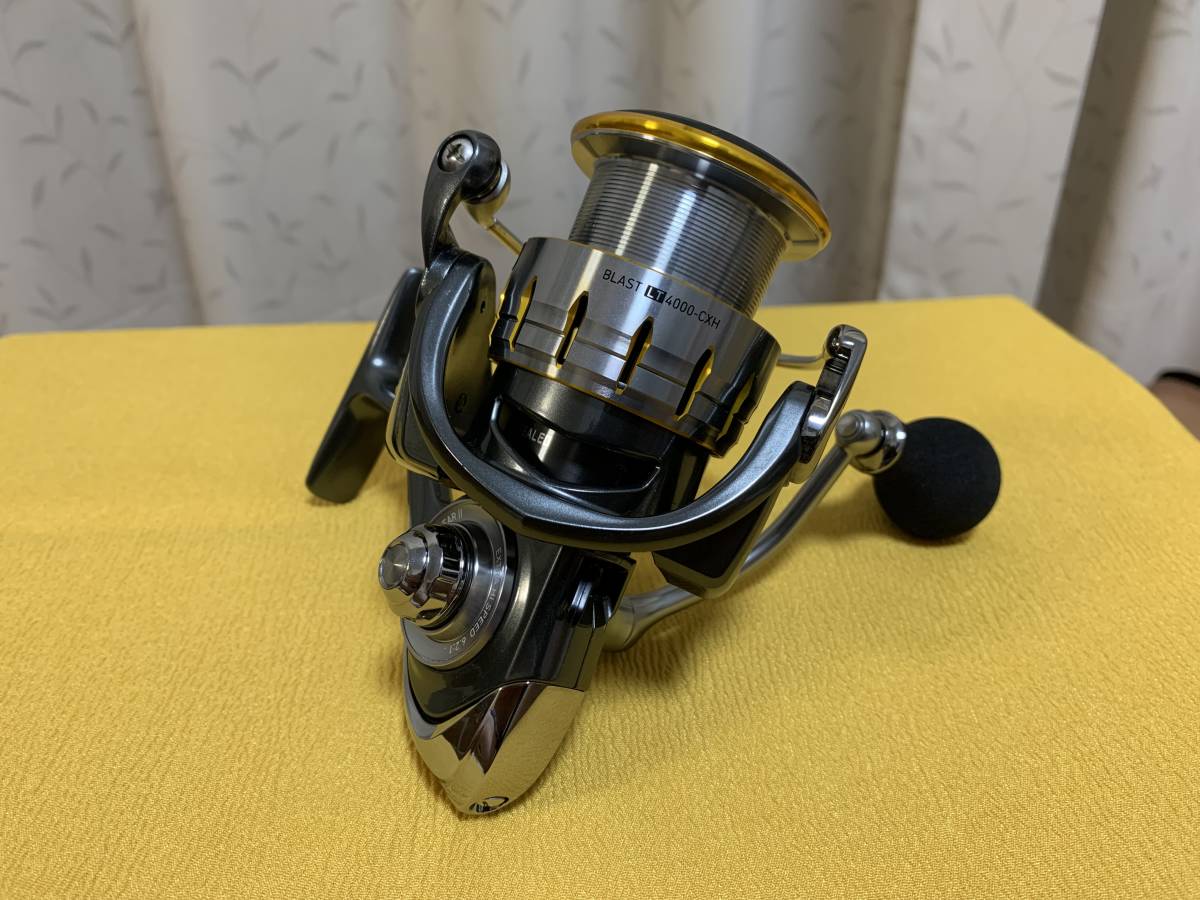 シルバーグレー サイズ BLAST 4000 ブラスト リール 新品未使用品
