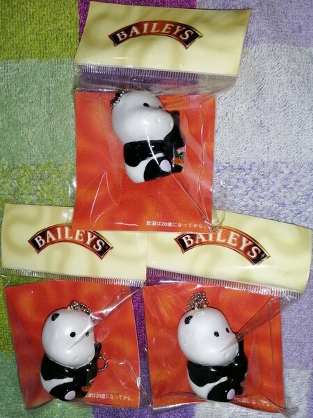 ③BAILEYS 牛 cow キーホルダー ストラップ 鉛筆キャップ 可愛い☆貴重プレミア 軽量コンパクト友人や家族３人でお揃い◎