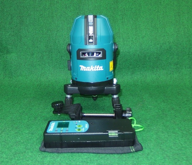 マキタ 10.8V 充電式グリーンレーザー墨出し器 SK20GD 電池ホルダ付