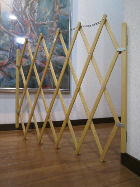 折りたたみタイプの組み立て簡単な竹製ペット ベビーフェンス　ガード　アコーディオン式