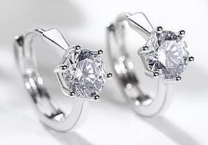価格破壊!【極上の逸品】1円~ ◆ 超美品 ダイヤモンドピアス 2ct 【プラチナ仕上】の商品画像