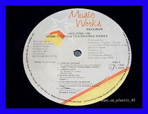 Home T. & Cocoa Tea & Shabba Ranks / Holding On/5点以上で送料無料、10点以上で10%割引!!!/LP_画像3