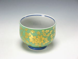  Kutani human national treasure Yoshida beautiful . gold-painted porcelain flower Tang . writing large sake cup (. tree )