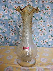 Ｂ８『沖縄てづくり　フリルガラス花瓶～高さ３１ｃｍ』～国際硝子工芸社　