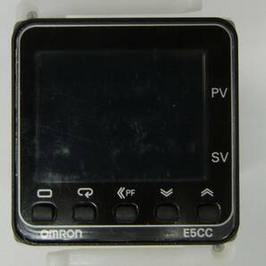 新品 OMRON オムロン 温度調節器 温調器 E5CC-QX0ASM-000 電圧出力（SSR駆動用）の画像1