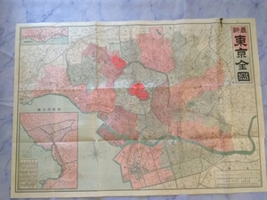 「最新東京全図」横浜市全図・京浜電気鉄道図入り）、裏面名所写真掲載 発行者・発行年不明（大正の大震災前）およそ52x76cm