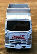 CC-7048 ■送料無料■ COCA COLA トラック ISUZU ELF トミカ TOMICA TOMY 自販機 ミニカー 車 自動車 41g ●動作品 /くGOら_画像2