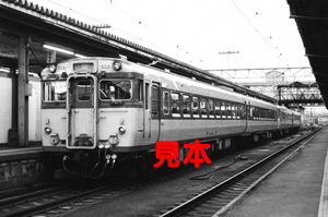 鉄道写真、35ミリネガデータ、02529800003、キハ58系、快速、青森駅、1983.07.21、（2736×1814）