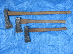 2..古い　斧 鉈 3本　まとめて「手打　手斧」 大工 古道具 薪割り..アンティーク...数点出品中同梱可