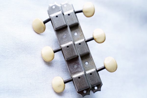 クルーソン KLUSON DELUXE  3連ペグ ビンテージ アコースティックギター 豊富なギフト