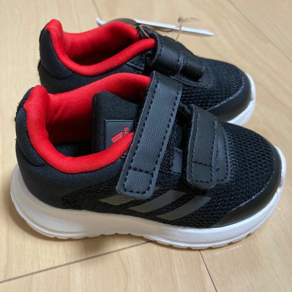 【新品未使用】adidas（アディダス）子供靴　12cm