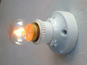 フランスアンティーク 陶器 ライト 壁付け ウォール インダストリアル アトリエ 工業系 ランプ 電気 照明 蚤の市 ブロカント 白