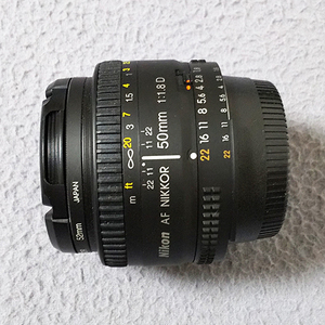 ニコン 一眼レフカメラ レンズ：AF Nikkor 50mm f/1.8D 説明書付き　美品