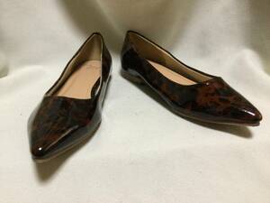 C1626 MENUE Brown & black enamel pumps 23.