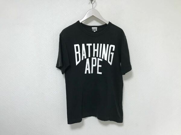 本物エイプAPEロゴ文字プリントコットン半袖TシャツメンズアメカジサーフビジネススーツストリートスケーターS黒ブラック日本製