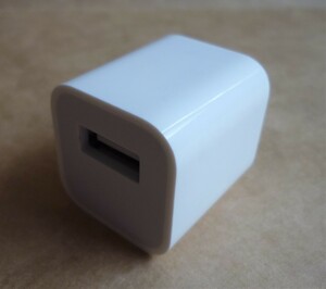 純正 Apple アップル USB電源アダプタ USB充電器 ACアダプター アイフォン iPhoneスペアに ５V １A ホワイト スマホ充電 iPod ③