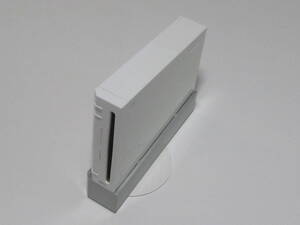 W044【即日配送 送料無料 動作確認済】Wii 本体 台 プレート付き
