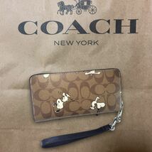 1円スタート！coach ピーナッツコラボ　スヌーピー　ラウンドジップ　リストレット_画像2