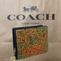 1円スタート！coach キース・ヘリング Keith Haring コラボ　ロゴチャーム　二つ折りミニ財布　迷路_画像1