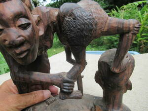  Africa n art * tongue The nia. tree carving 