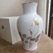 大倉陶園　高さ27、5cm OKURA フラワーベース 花瓶 ハードケース入_画像5