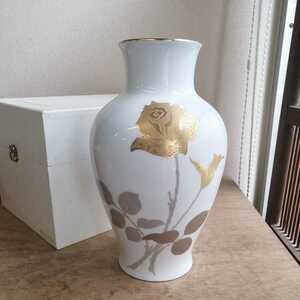 大倉陶園　高さ27、5cm OKURA フラワーベース 花瓶 ハードケース入