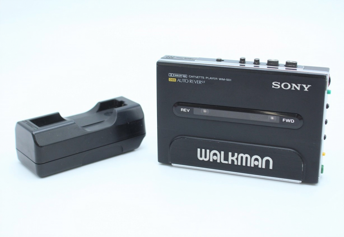 ジャンク】SONY WALKMAN WM-501 赤 充電器 BC-7R付き（検索用：ソニー