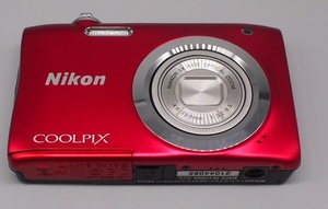 YI キ8-113 Nikon ニコン COOLPIX A100 コンパクトデジタルカメラ レッド 光学5倍 2005万画素 デジカメ 中古