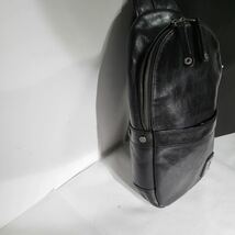 【概ね美品】ディーゼル DIESEL/ワンショルダーバッグ ボディバッグ 本革ブラックレザー　 ブラック　黒　メンズ ブランド　DIESEL28,800円_画像3