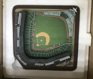 Danbury Mint Chicago Cubs Wrigley Field with box & foam packaging 海外 即決
