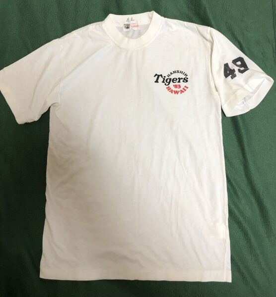 40年前の逸品 阪神タイガース 1983年 ハワイキャンプ 選手実使用Tシャツ 49番 アシックス製