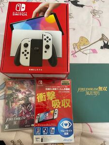 (有機ELモデル)ホワイトに、「ファイアーエムブレム無双 風花雪月」と保護フィルムがセットになったもの。