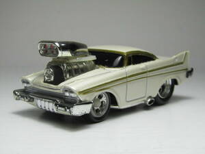 CHRISTINE クリスティーン 1/64 1958 PLYMOUTH FURY EVIL VERSION プリムス フューリーMUSCLE MACHINES マッスルマシンズ V8 白金悪魔の車