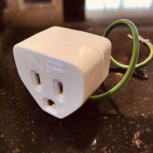 2極-3極 プラグ変換アダプター 最高級オーディオ用 【電4】556 高性能ノイズフィルター内蔵タイプ