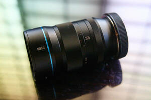 SIRUI シルイ Anamorphic lens 35mm F1.8 アナモルフィックレンズ CANON RFマウント用 単焦点