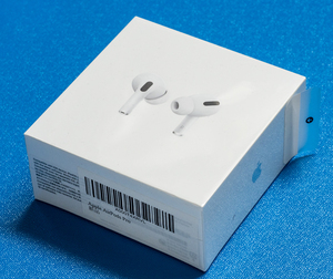 Apple AirPods Pro ワイヤレス充電対応 新品未開封、シュリンクもそのまま 再出品