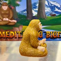 MEDITATING BIGFOOT 瞑想するビッグフット PVC フィギュア UMA 未確認生物 big foot ビッグフッド_画像4