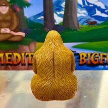 MEDITATING BIGFOOT 瞑想するビッグフット PVC フィギュア UMA 未確認生物 big foot ビッグフッド_画像3